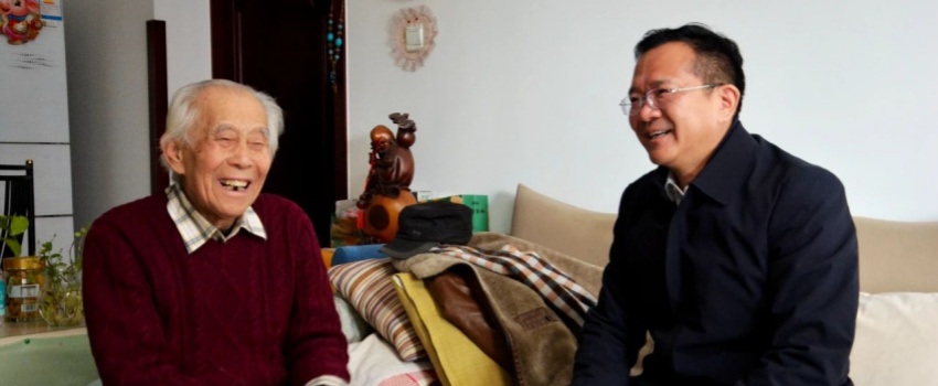 中國(guó)樂(lè)凱黨委領(lǐng)導(dǎo)看望慰問(wèn)樂(lè)凱老領(lǐng)導(dǎo)、老專(zhuān)家、老干部、老黨員及生活困難職工